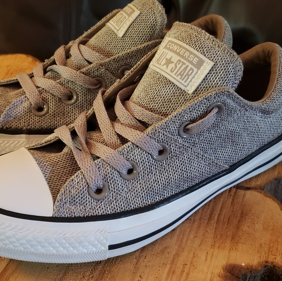 Converse size 6 low top shoe,gray/white/black - Picture 4 of 7